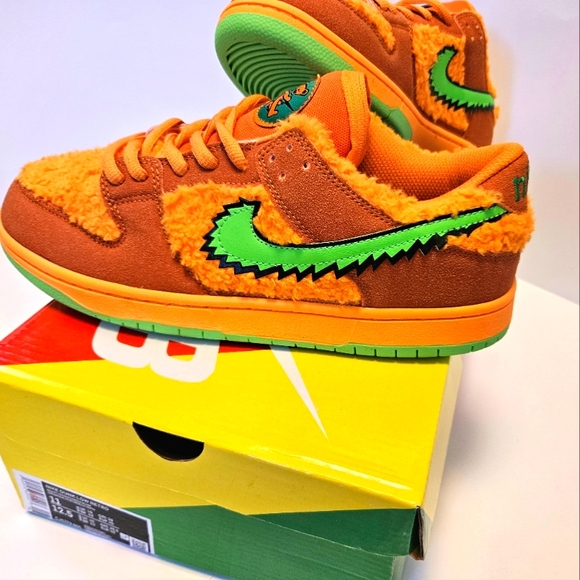 Athletic_Shoes